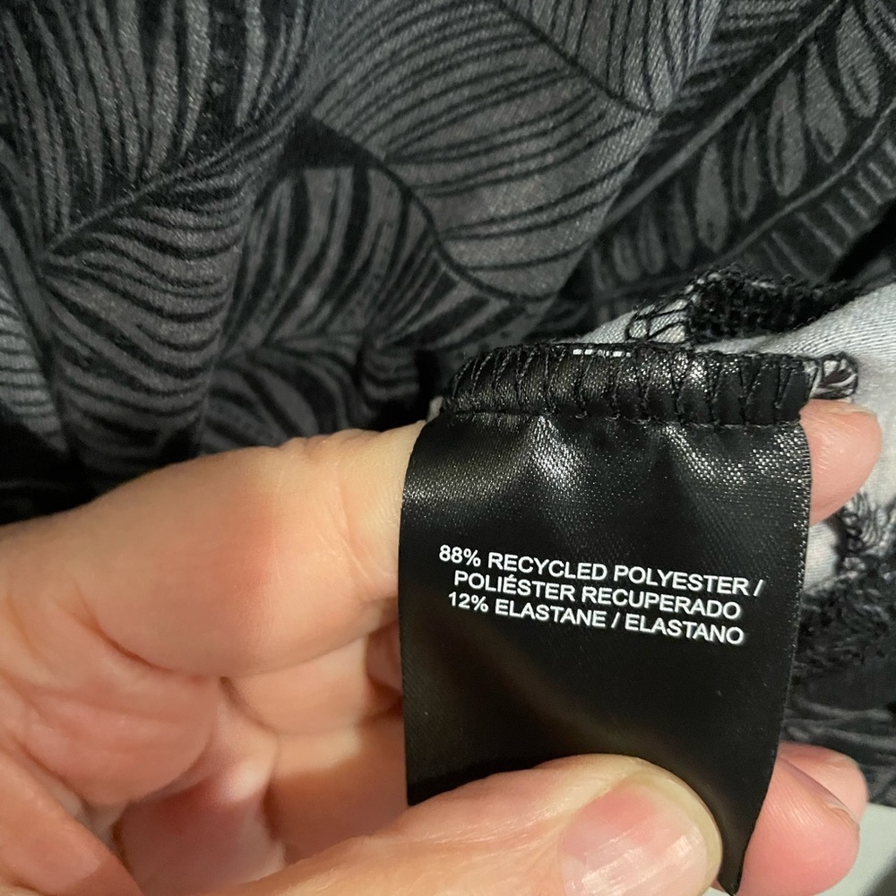 Hang Ten NWT Gray Black Palm leaf UV Protection long sleeve top. Size Medium - Picture 5 of 6